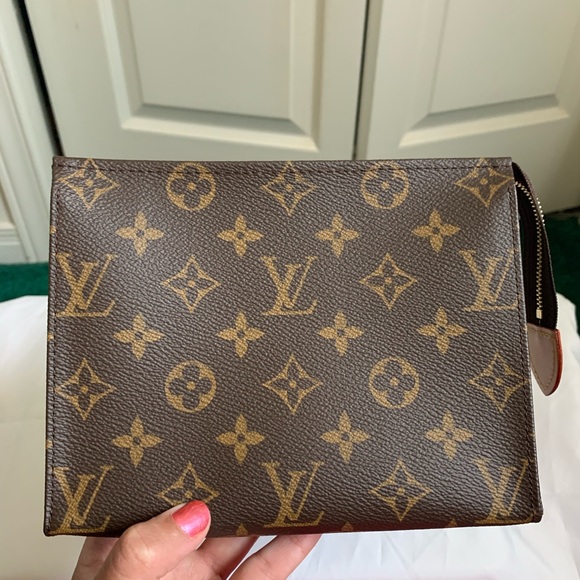 Authentic Monogram Toiletry 19 - Picture 2 of 8